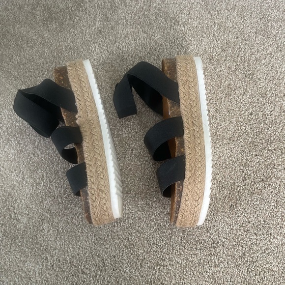 Steve Madden Black and Tan Women's Sandals - Picture 3 of 6